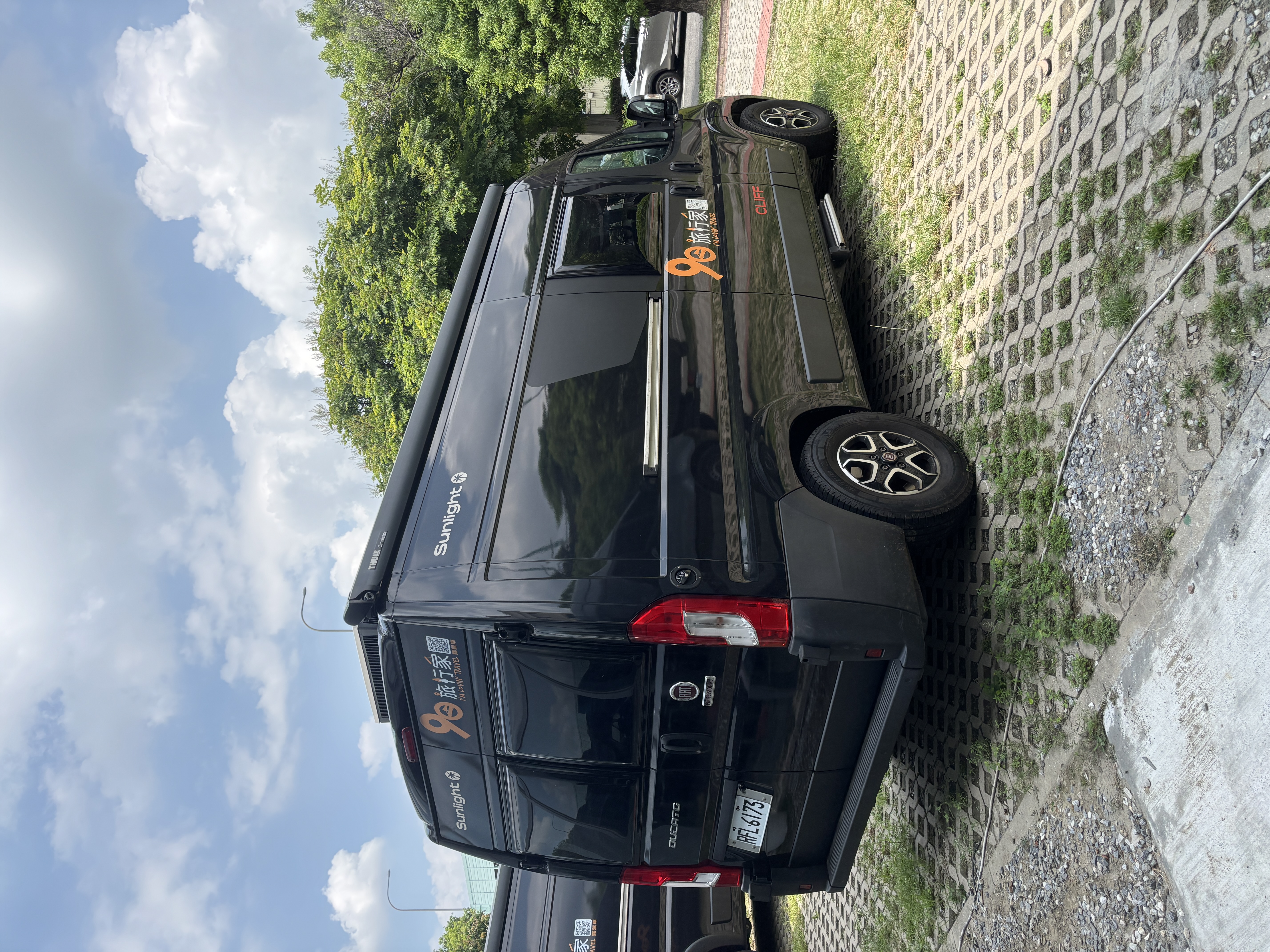 車身側後方外觀